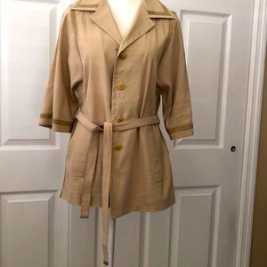 Elite  Tahari ladies beige top